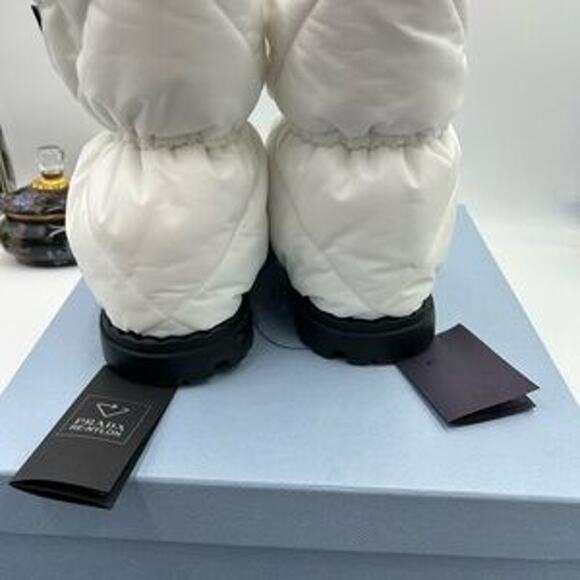 Women's Prada re-nylon quilted snow boots size 39 made in Italy - Picture 2 of 11